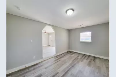 5835 Kenilwood Drive, Houston, TX 77033 - Photo 21