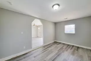 5835 Kenilwood Dr, Houston, TX 77033 - Photo 21