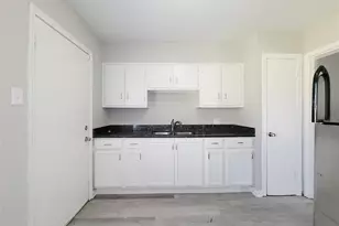 5835 Kenilwood Dr, Houston, TX 77033 - Photo 17