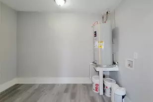 5835 Kenilwood Dr, Houston, TX 77033 - Photo 31