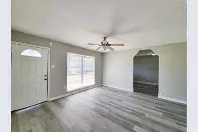 5835 Kenilwood Drive, Houston, TX 77033 - Photo 27