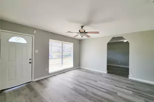 5835 Kenilwood Dr, Houston, TX 77033 - Photo 27