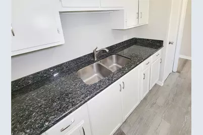 5835 Kenilwood Drive, Houston, TX 77033 - Photo 15