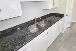 5835 Kenilwood Dr, Houston, TX 77033 - Photo 15