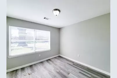 5835 Kenilwood Drive, Houston, TX 77033 - Photo 13