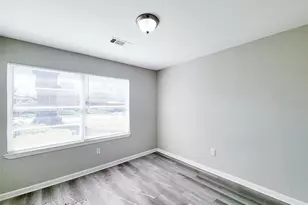 5835 Kenilwood Dr, Houston, TX 77033 - Photo 13