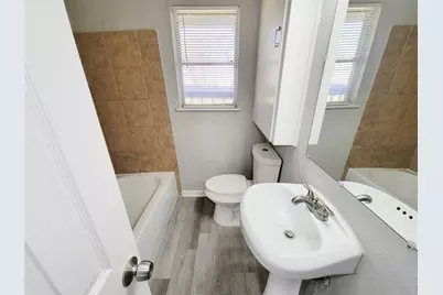 5835 Kenilwood Drive, Houston, TX 77033 - Photo 5