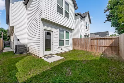 2004 Worms Street, Houston, TX 77020 - Photo 3