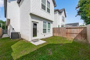 2004 Worms St, Houston, TX 77020 - Photo 3