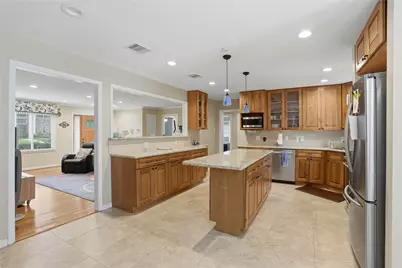 9629 Maribelle Way, Houston, TX 77055 - Photo 7