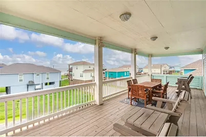 819 Eastview, Crystal Beach, TX 77650 - Photo 13