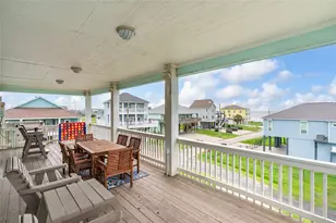 819 Eastview, Crystal Beach, TX 77650 - Photo 15