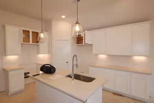 986 Garden Path Dr, Willis, TX 77378 - Photo 3