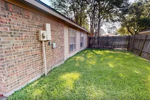 8110 Glorieta Dr, Houston, TX 77083 - Photo 11