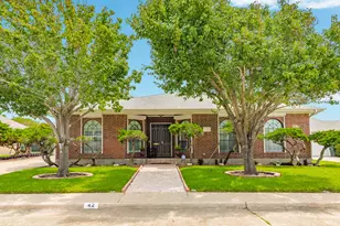 42 W Dansby Dr, Galveston, TX 77551 - Photo 1