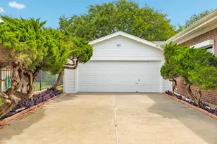 42 W Dansby Dr, Galveston, TX 77551 - Photo 5