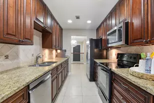 13132 Trail Hollow Dr, Houston, TX 77079 - Photo 11