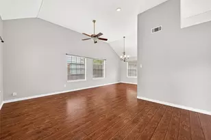 10414 Green Valley Ln, Houston, TX 77064 - Photo 5