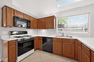 10414 Green Valley Ln, Houston, TX 77064 - Photo 19