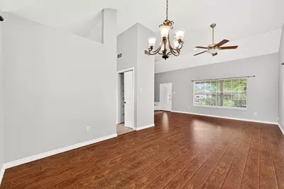 10414 Green Valley Ln, Houston, TX 77064 - Photo 11