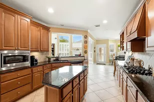 8111 Highland Green Dr Dr, Sugar Land, TX 77479 - Photo 11