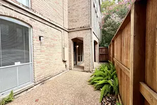4639 Wild Indigo St, Houston, TX 77027 - Photo 31