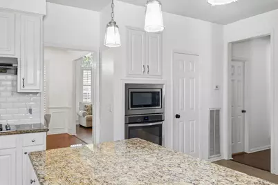 26 E Sterling Pond Circle, The Woodlands, TX 77382 - Photo 13