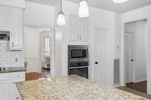 26 E Sterling Pond Cir, The Woodlands, TX 77382 - Photo 13