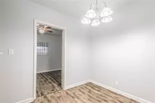 10409 Chesterfield Dr, Houston, TX 77051 - Photo 9