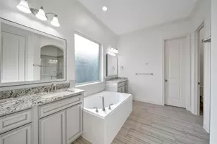 11030 Sarah Bluff Ln, Cypress, TX 77433 - Photo 19