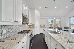 11030 Sarah Bluff Ln, Cypress, TX 77433 - Photo 9