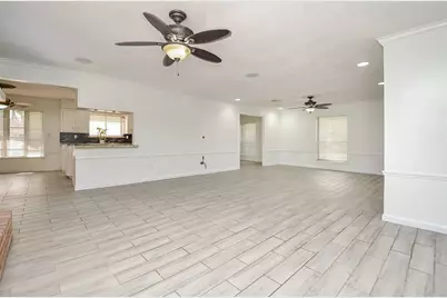 2711 Williamsburg Drive, Dickinson, TX 77539 - Photo 9