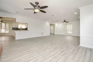 2711 Williamsburg Dr, Dickinson, TX 77539 - Photo 9