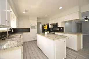 2711 Williamsburg Dr, Dickinson, TX 77539 - Photo 7