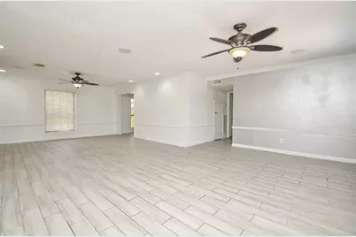 2711 Williamsburg Drive, Dickinson, TX 77539 - Photo 11