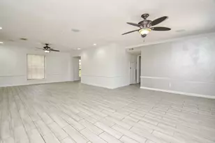 2711 Williamsburg Dr, Dickinson, TX 77539 - Photo 11