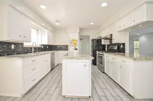 2711 Williamsburg Dr, Dickinson, TX 77539 - Photo 5