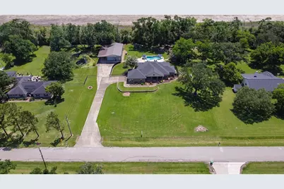 318 Sunrise Blvd, Angleton, TX 77515 - Photo 35