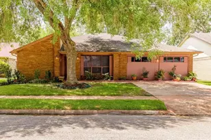 16818 Nina Dr, Friendswood, TX 77546 - Photo 3