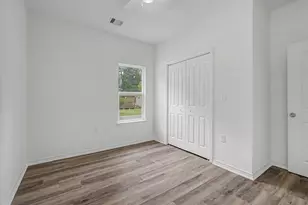 517 E Linney St, Dayton, TX 77535 - Photo 17