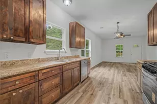 517 E Linney St, Dayton, TX 77535 - Photo 3
