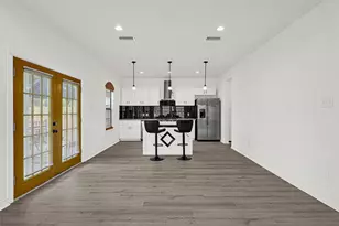 424 S Holmes St, La Porte, TX 77571 - Photo 11