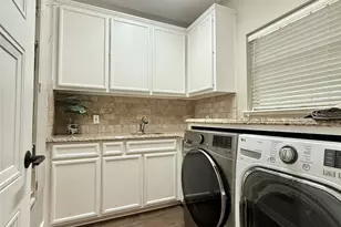 945 S Main St, Vidor, TX 77662 - Photo 17