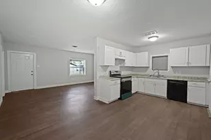 214 E 1st St, Deer Park, TX 77536 - Photo 11