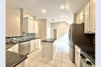 11 Auburn Path Drive, The Woodlands, TX 77382 - Photo 7