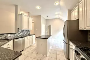 11 Auburn Path Dr, The Woodlands, TX 77382 - Photo 7