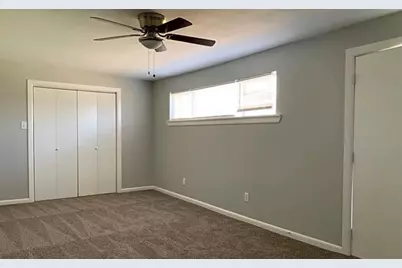 5427 Willow Glen Drive, Houston, TX 77033 - Photo 5