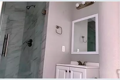 5427 Willow Glen Drive, Houston, TX 77033 - Photo 7