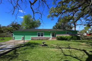 700 Wesley Dr Dr, Clute, TX 77531 - Photo 1