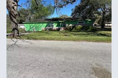 700 Wesley Drive Drive, Clute, TX 77531 - Photo 1